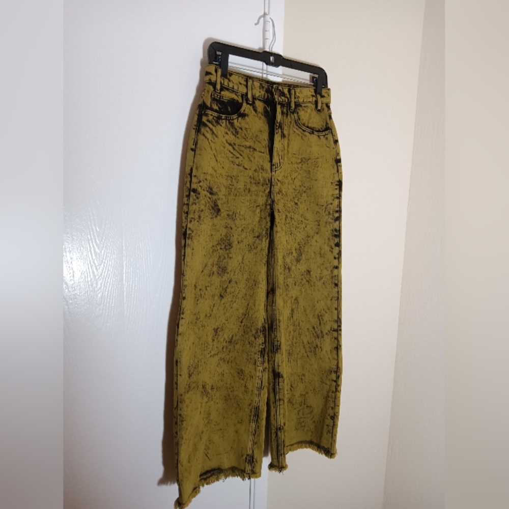 NWOT BDG Olive Green High & Wide Stonewash Jeans